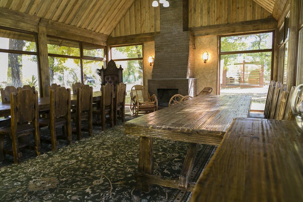 Green Land Hotel Aqtöbe Ngoại thất bức ảnh