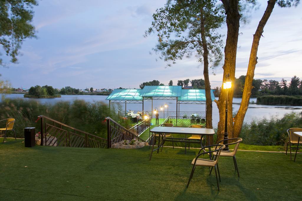 Green Land Hotel Aqtöbe Ngoại thất bức ảnh