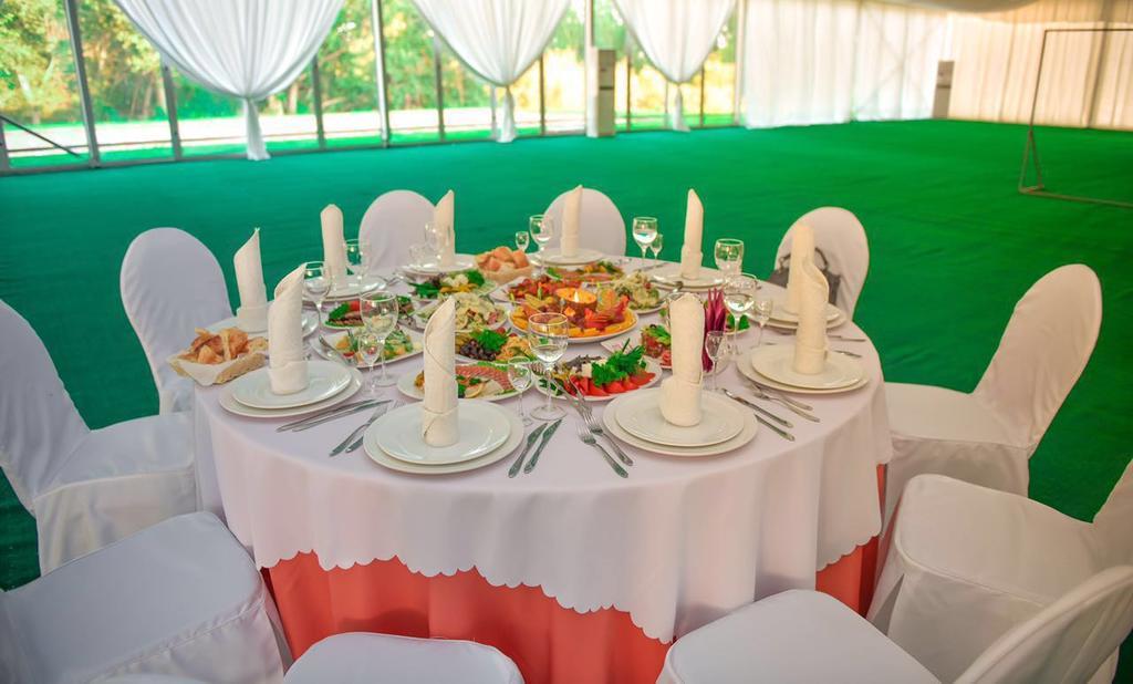 Green Land Hotel Aqtöbe Ngoại thất bức ảnh